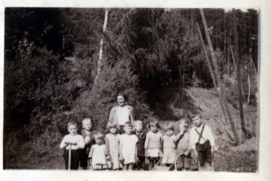 Škola v Želči kolem roku 1925